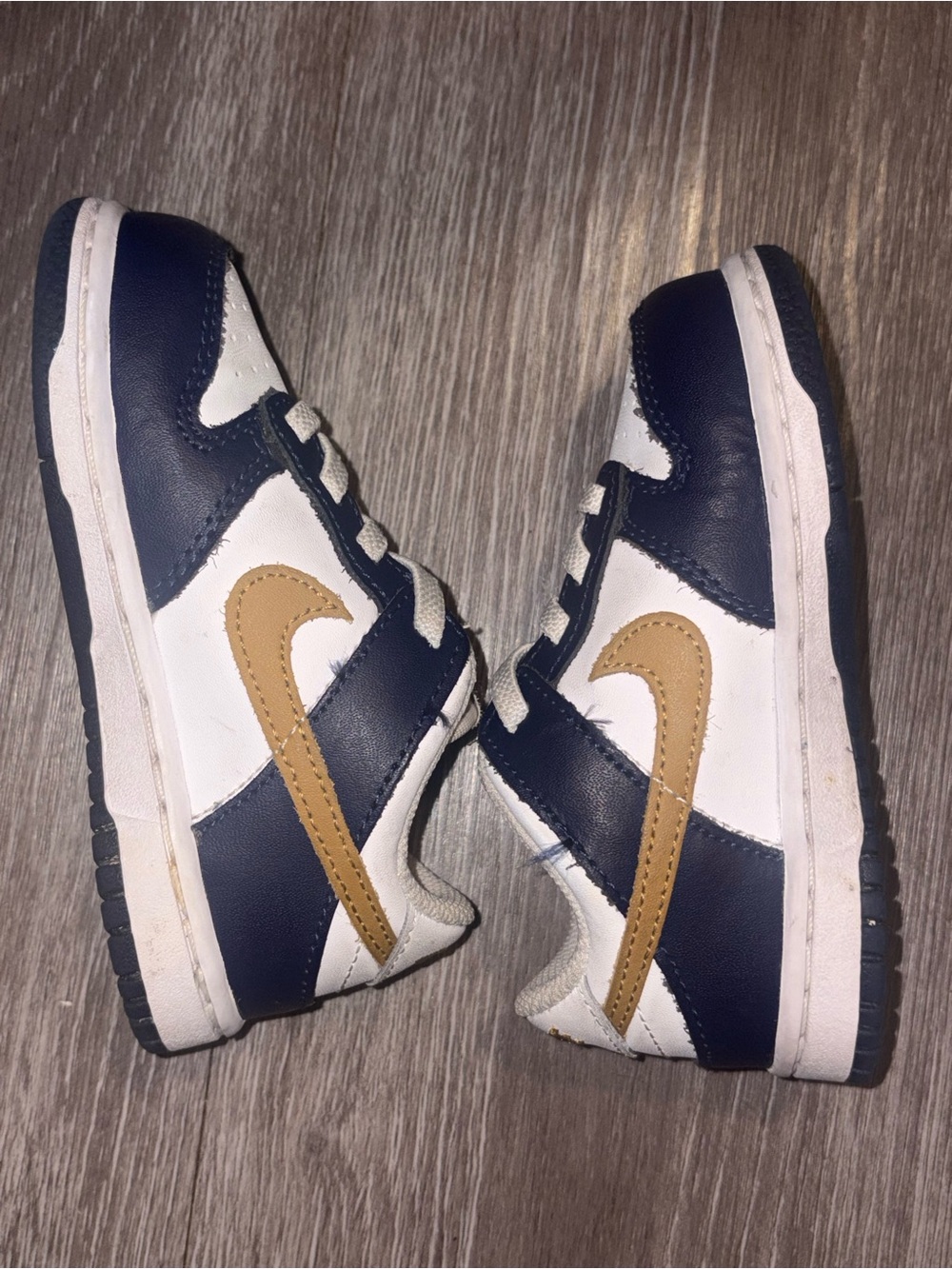 Nike Kids Low-Top Sneakers in Navy, White & Tan Swoosh